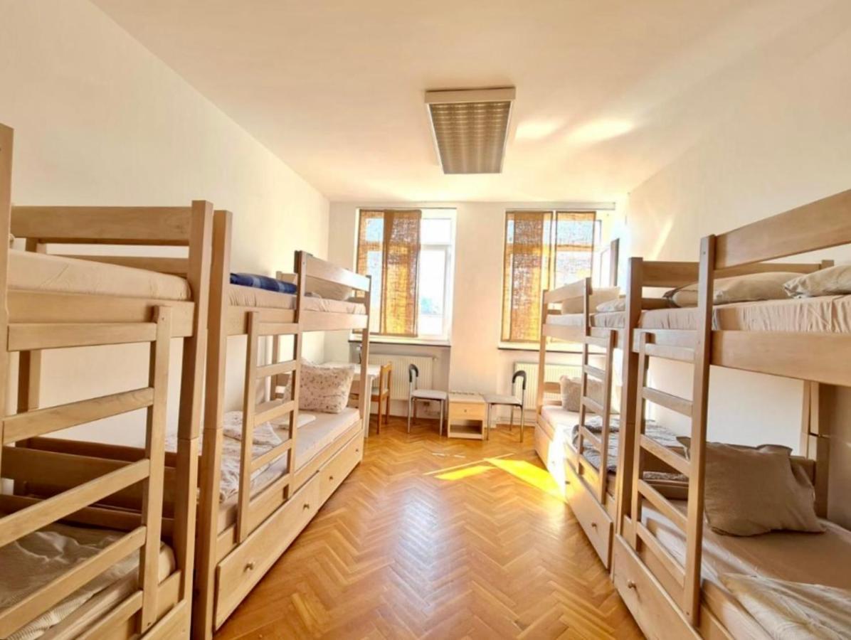 Bishnu Hostel Загреб Екстер'єр фото